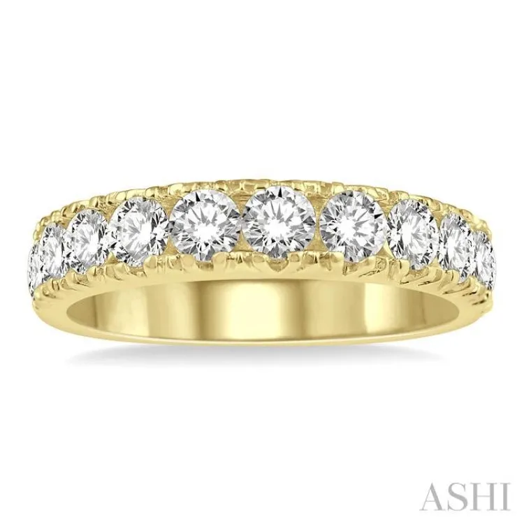 1 1/2 ctw 11 Stone Round Cut Diamond Wedding Band in 14K Yellow Gold