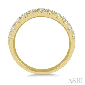 1/2 ctw 11 Stone Round Cut Diamond Wedding Band in 14K Yellow Gold