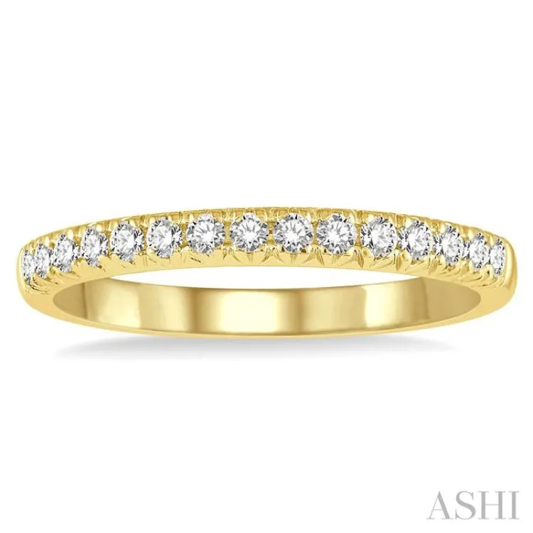 1/4 ctw 15Stones Round Cut Diamond Wedding Band in 14K Yellow Gold