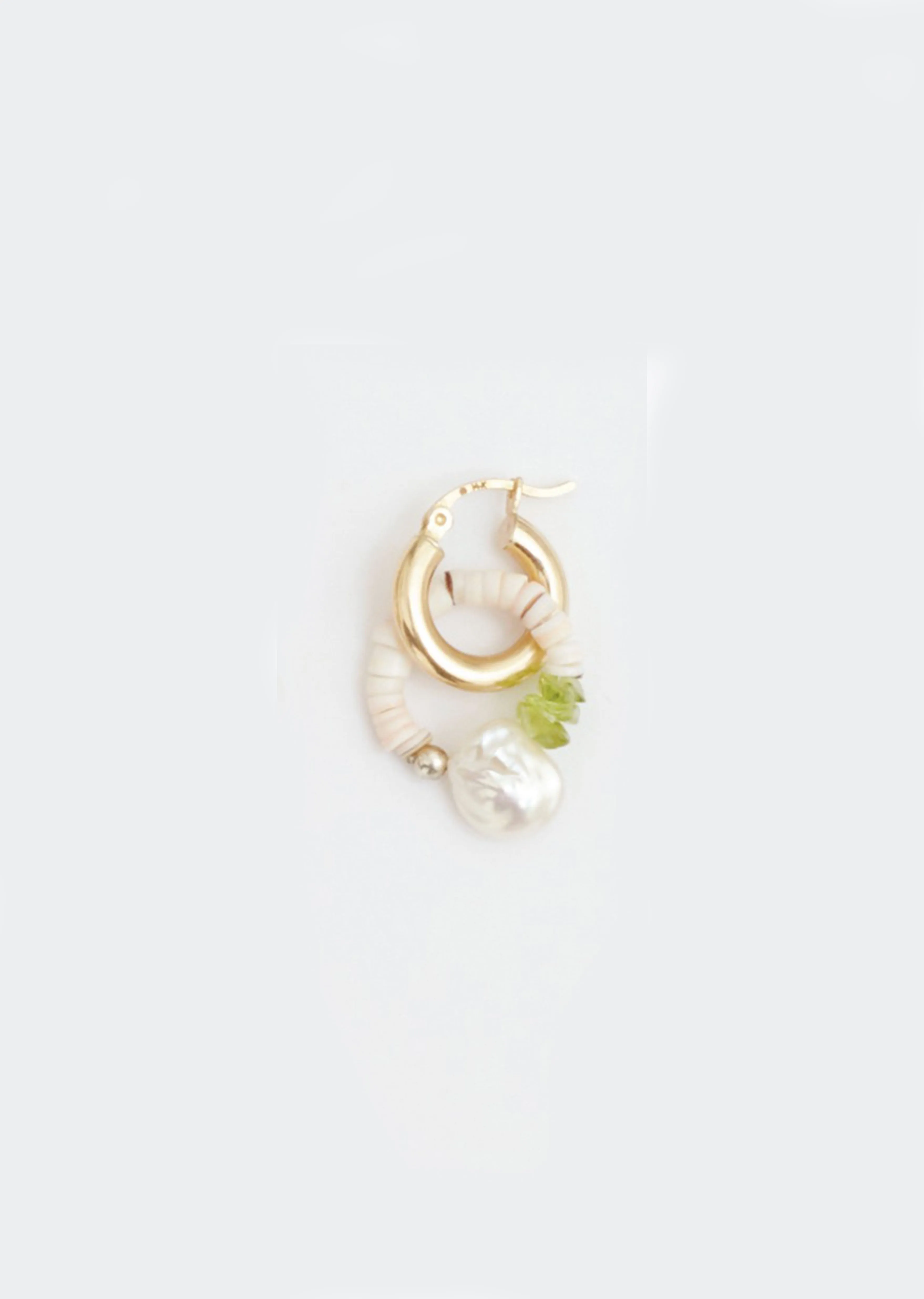 Che Bomba Earring Peridot Shell Hoop - Single