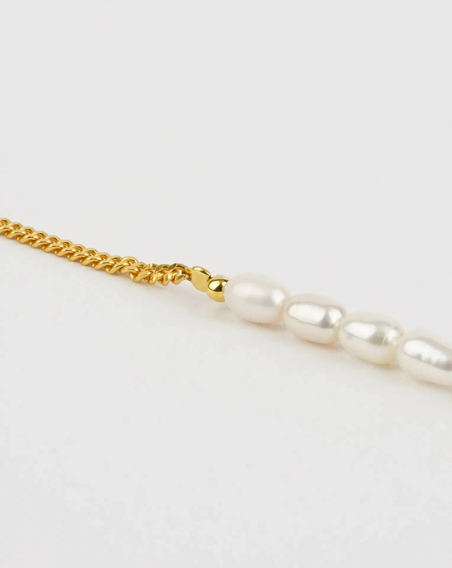 Half Chain Pearl Bracelet - Elegant and Modern Jewelry for Any Occasion