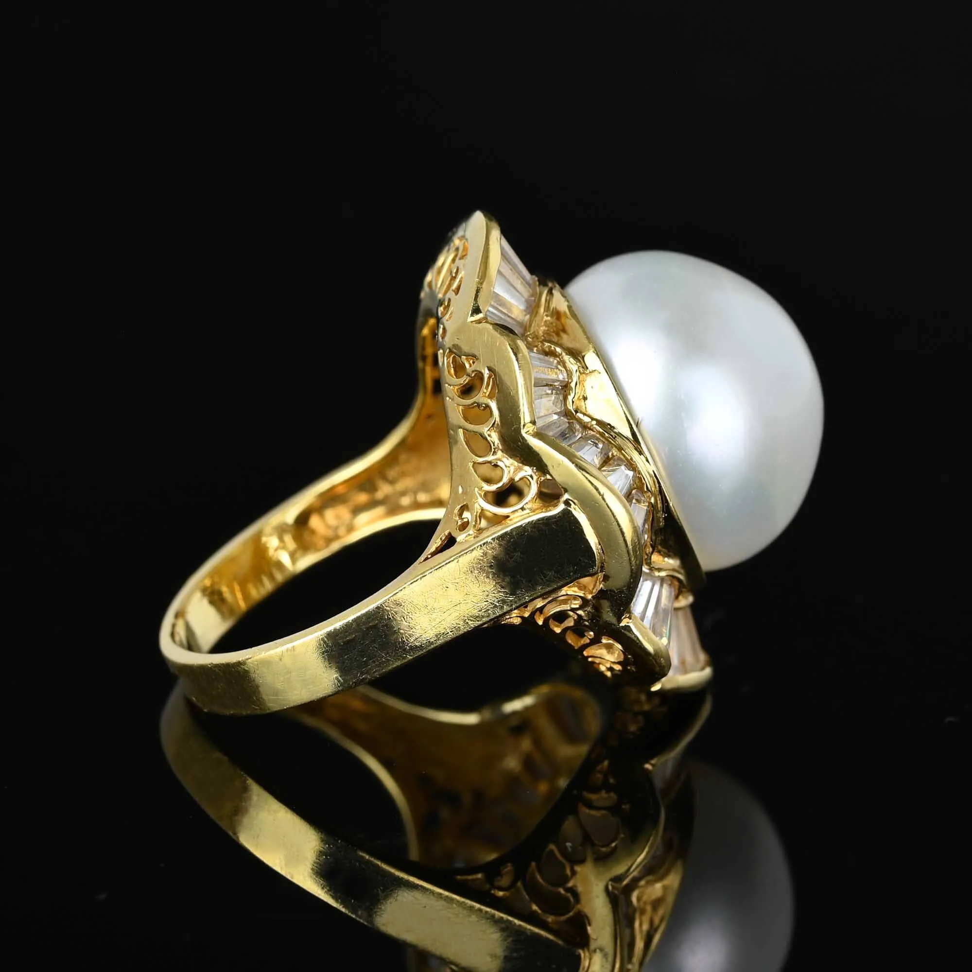 Magnificent 18K Gold Pearl Ballerina Ring