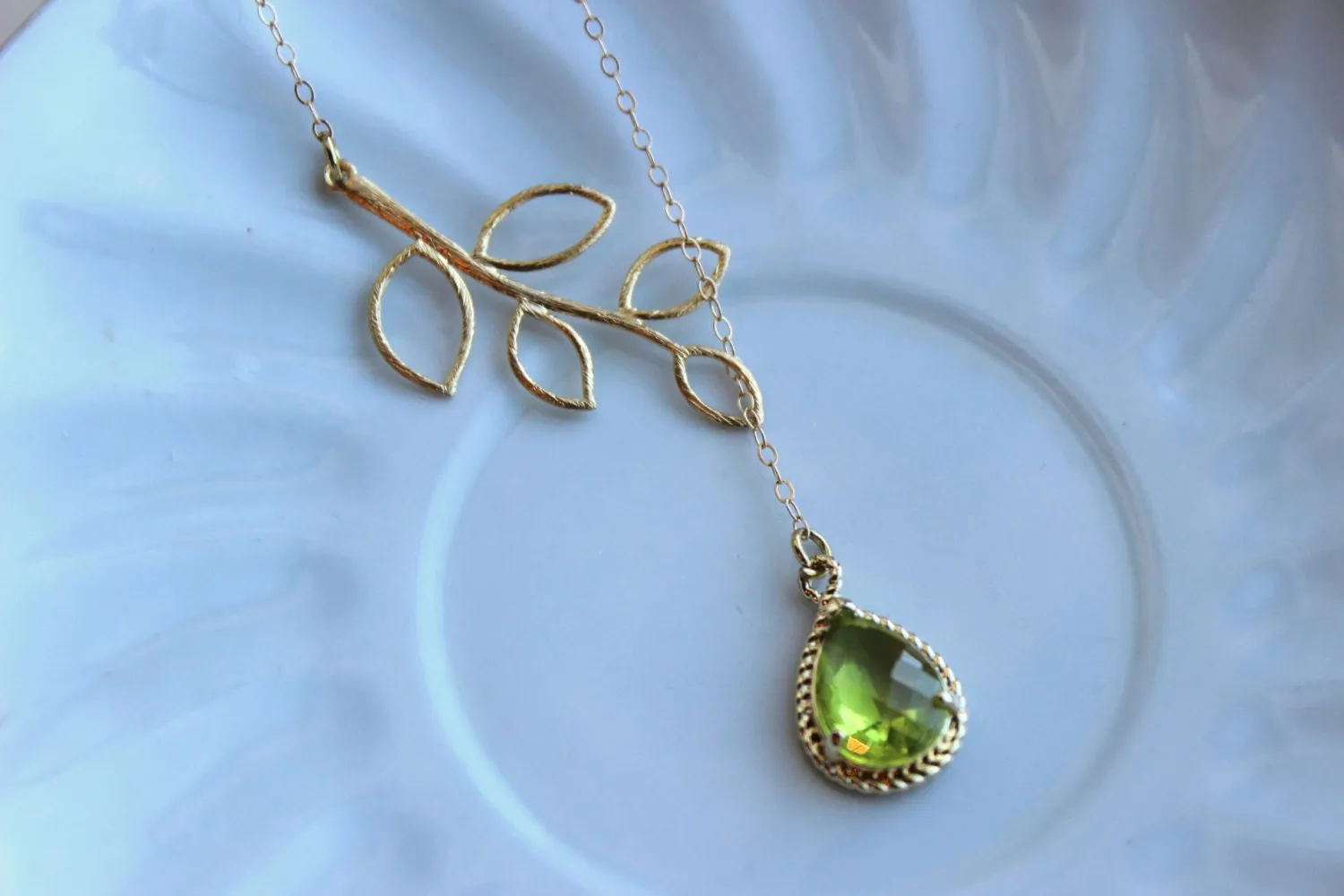 Peridot Apple Green Lariat Necklace Lariet Leaf Gold Teardrop Bridal Necklace - Bridesmaid Lariat Necklace - Bridesmaid Jewelry Wedding