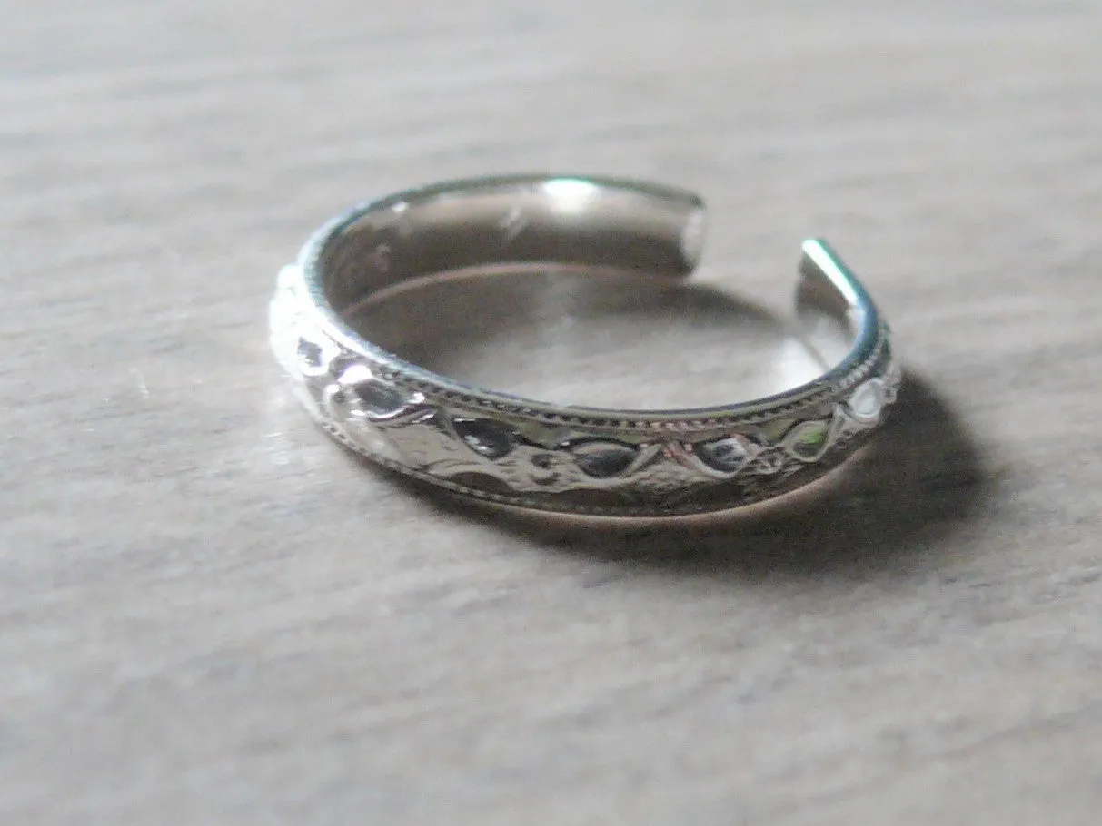 Sterling silver toe ring • Floral pattern adjustable